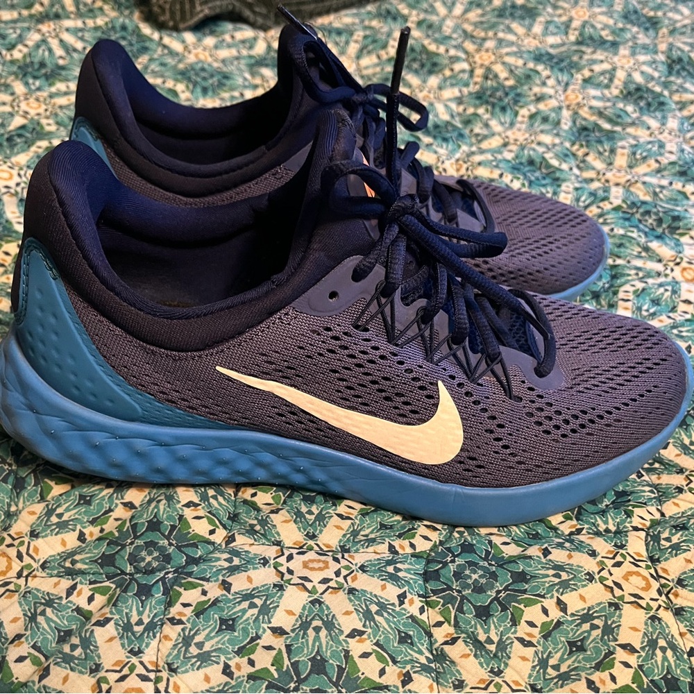 Ladies Nike sneakers, size 10.  Excellent condition.
